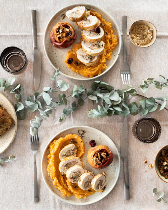 stuffed chicken breast, mashed potato, baked apple, Susi Gastro Studio, food photography